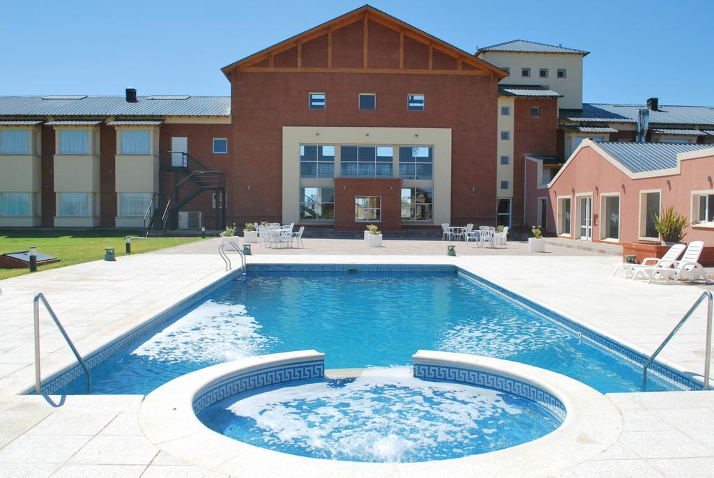 Antu Malal Hotel Plaza Huincul Extérieur photo