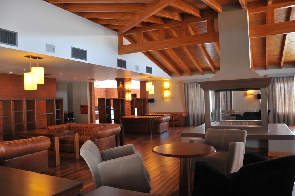 Antu Malal Hotel Plaza Huincul Extérieur photo