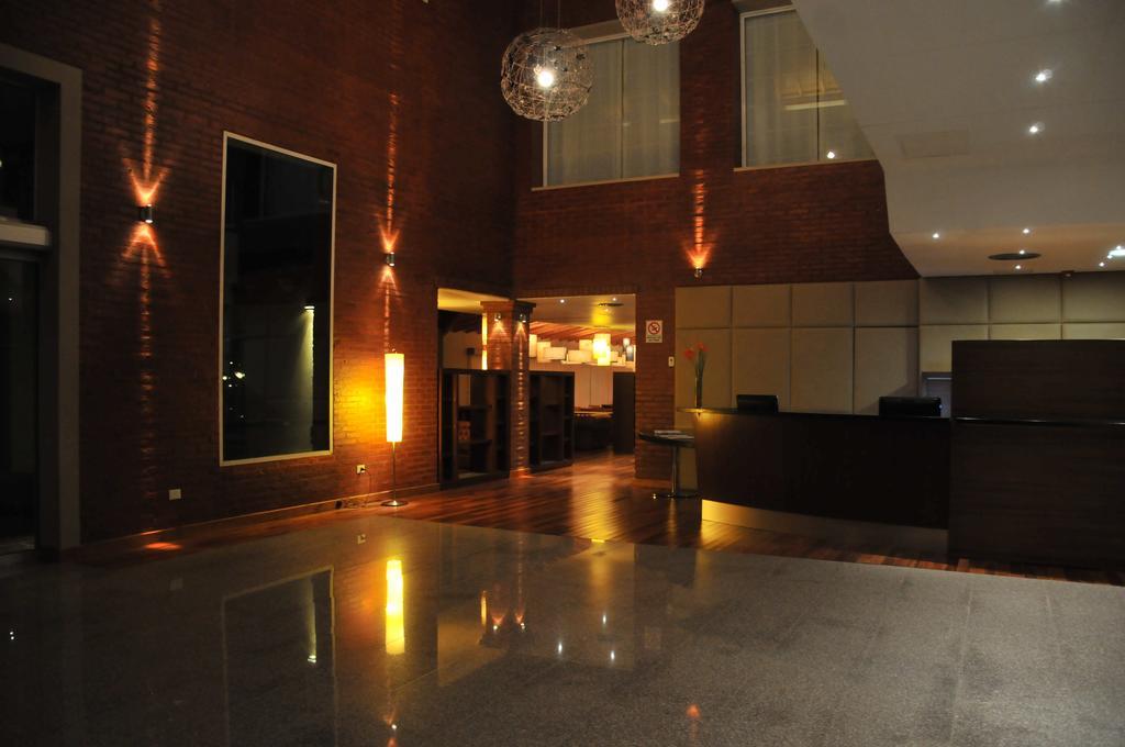 Antu Malal Hotel Plaza Huincul Extérieur photo