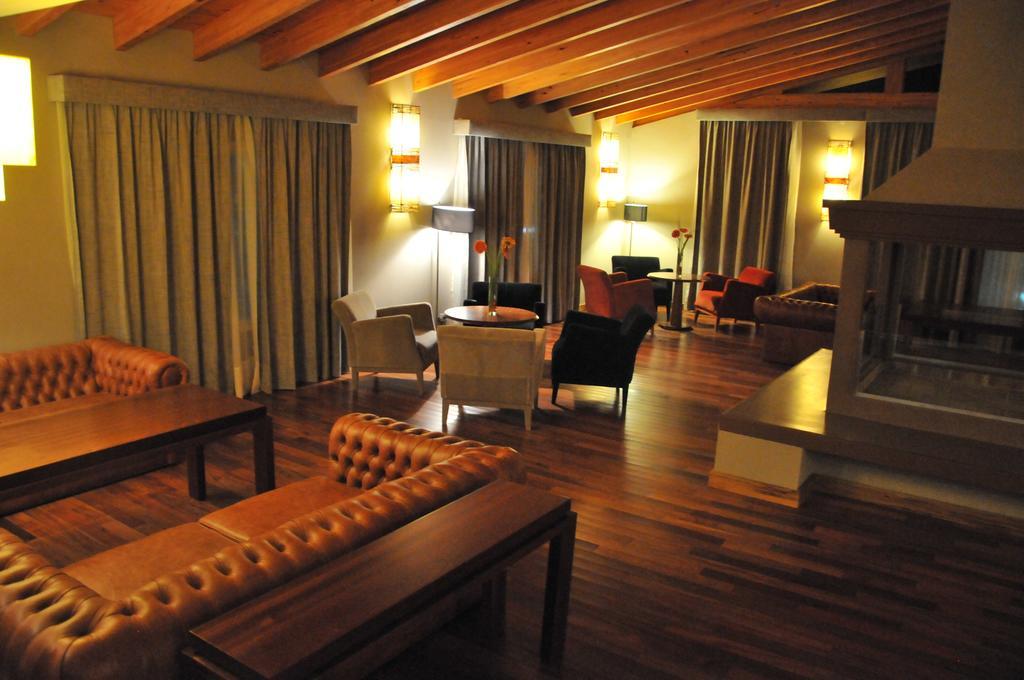 Antu Malal Hotel Plaza Huincul Extérieur photo