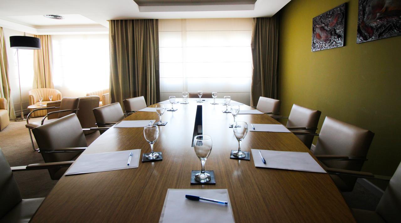 Antu Malal Hotel Plaza Huincul Extérieur photo