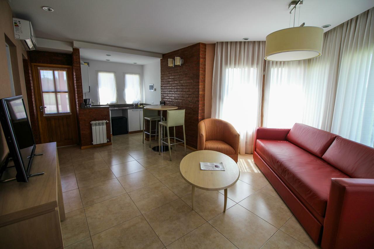 Antu Malal Hotel Plaza Huincul Extérieur photo
